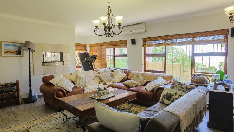 4 Bedroom Property for Sale in Wavecrest Eastern Cape